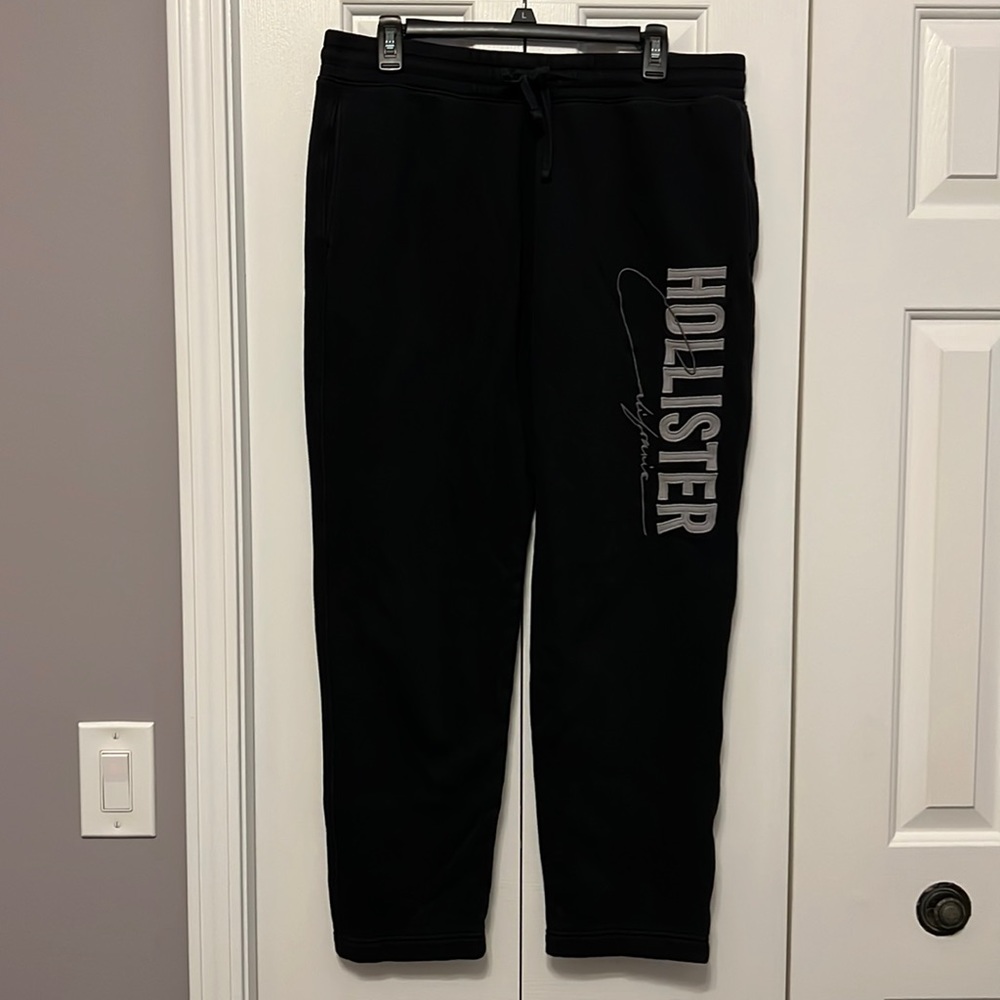 Men’s Hollister Relaxed Embroidered Logo Sweatpants in Black Size Large